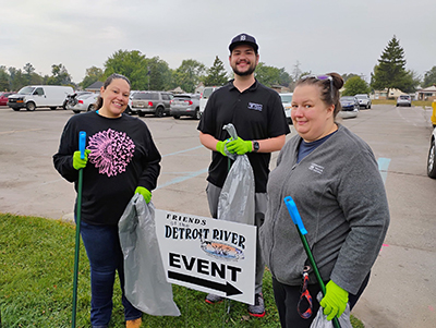 Community Focus team volunteering at the Friends of Detroit River clean up